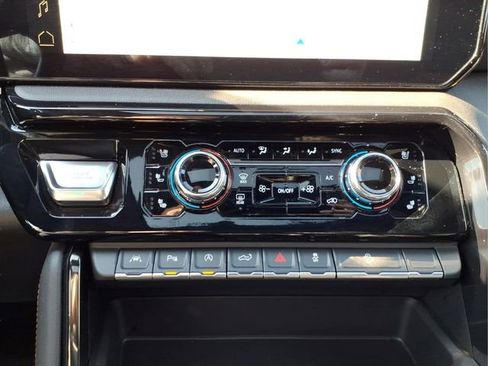 Used 2025 GMC Sierra 1500 AT4 w/ AT4 Premium Package AWD/4WD image 22