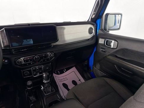 Used 2024 Jeep Wrangler Unlimited Sahara AWD/4WD image 22