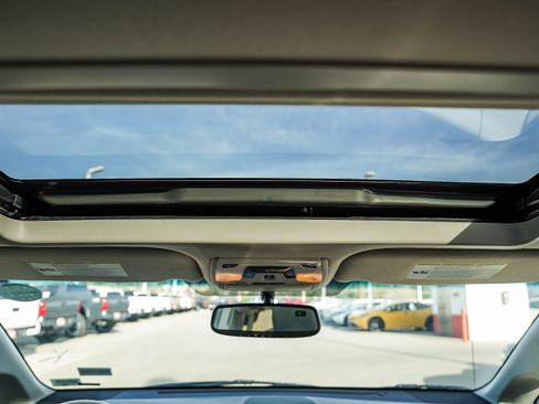 Used 2014 Toyota Sienna SE image 17