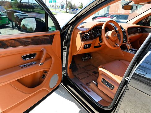 Used 2019 Bentley Bentayga AWD/4WD image 15