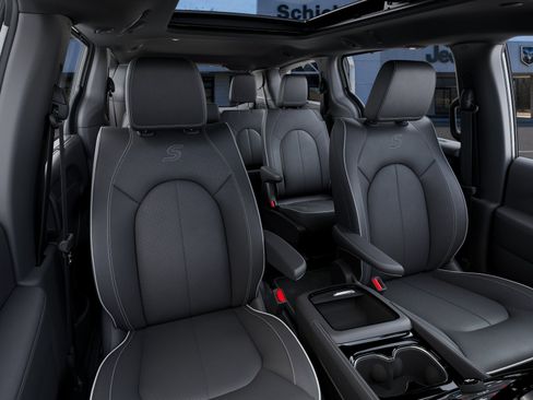 New 2026 Chrysler Pacifica Limited w/ S Appearance Package image 42