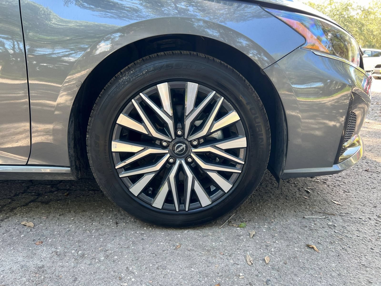 Used 2025 Nissan Altima 2.5 SV FWD image 29