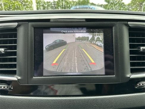 Used 2020 Chrysler Pacifica Touring-L image 18