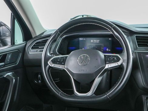 Used 2022 Volkswagen Tiguan SE w/ Panoramic Sunroof Package AWD/4WD image 12