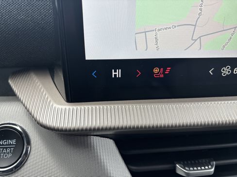 Used 2025 Ford Explorer Active w/ Active Comfort Package image 29