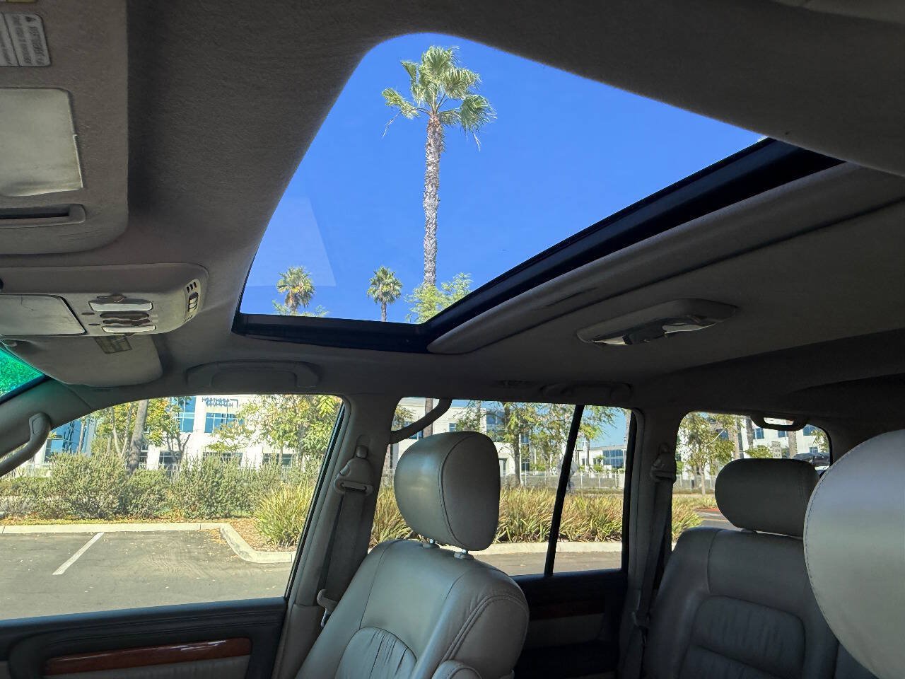Used 2006 Lexus LX 470 4WD w/ Preferred Accessory Pkg image 17