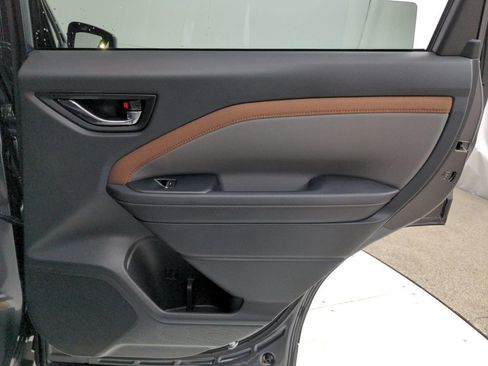 Used 2025 Subaru Forester Sport image 28