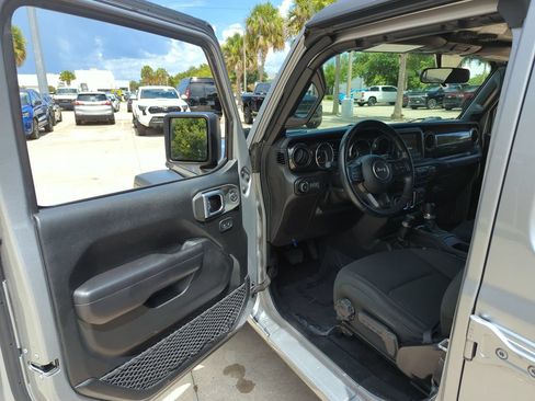 Used 2021 Jeep Wrangler Unlimited Sport AWD/4WD image 7