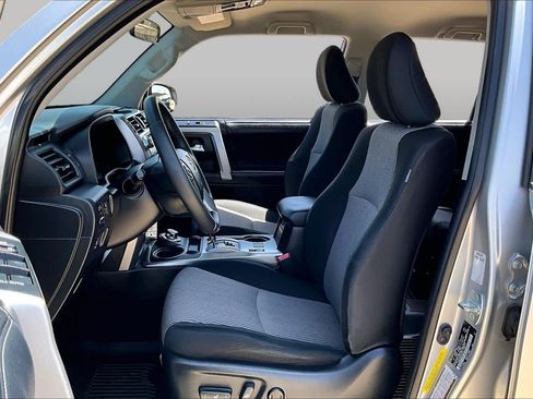 Used 2019 Toyota 4Runner SR5 AWD/4WD image 8