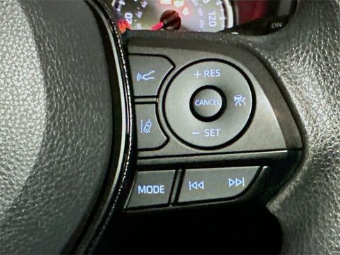 Used 2021 Toyota RAV4 XLE image 27