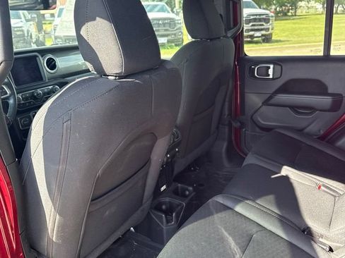 Used 2022 Jeep Gladiator Overland w/ Cold Weather Group AWD/4WD image 12
