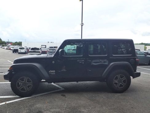 Used 2018 Jeep Wrangler Unlimited Sport S AWD/4WD image 4