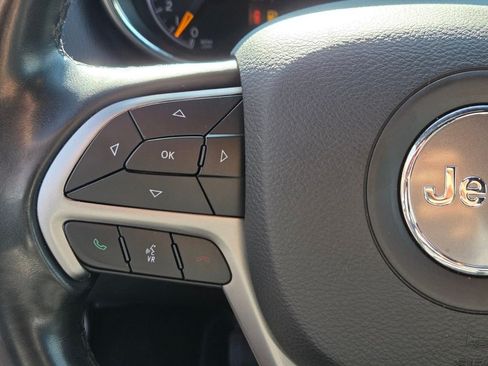 Used 2020 Jeep Grand Cherokee Laredo w/ Laredo X Package RWD image 25