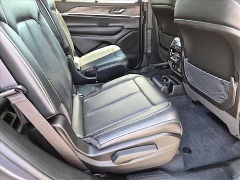 Used 2023 Jeep Grand Cherokee L Limited w/ Luxury Tech Group II AWD/4WD image 18