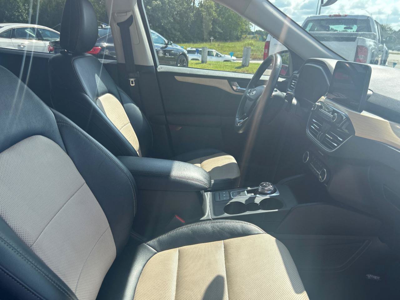 Used 2021 Ford Escape Titanium w/ Titanium Elite Package FWD image 26