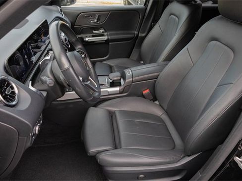 Used 2023 Mercedes-Benz GLB 250 4MATIC image 11