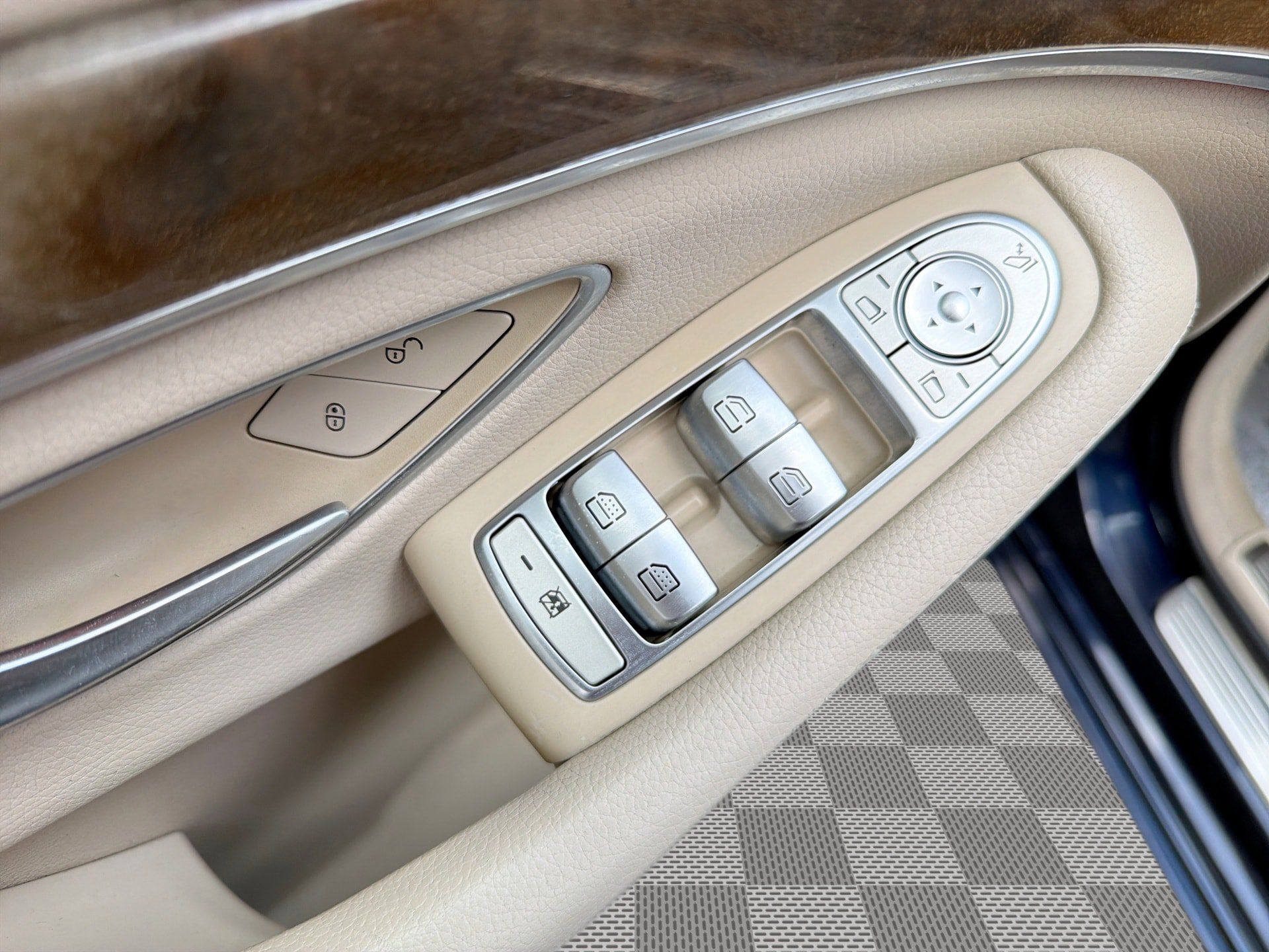 Used 2015 Mercedes-Benz S 550 4MATIC Sedan image 15