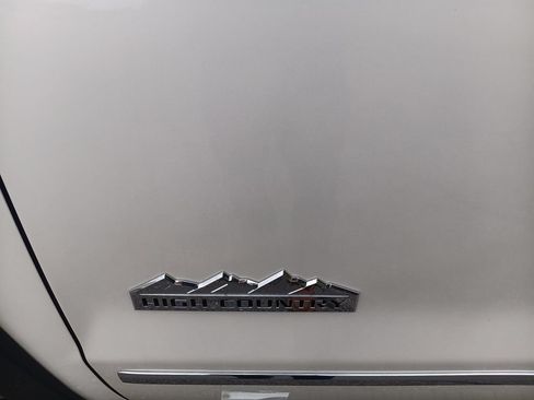 Used 2015 Chevrolet Silverado 1500 High Country w/ High Country Premium Package AWD/4WD image 25
