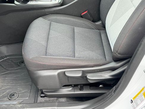 Used 2025 Chevrolet Trax RS w/ Sunroof Package FWD image 22