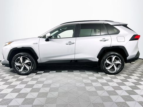 Used 2022 Toyota RAV4 SE w/ Weather & Moonroof Package image 7