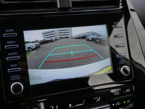 Certified 2020 Toyota Prius LE FWD image 32