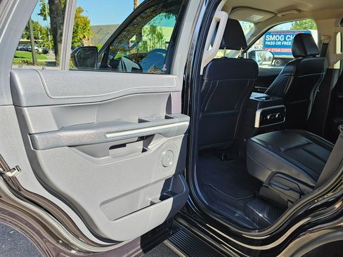 Used 2024 Ford Expedition XLT image 15