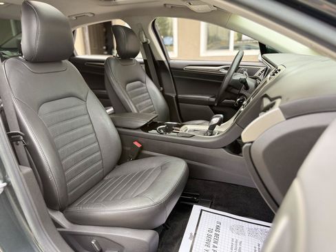 Used 2015 Ford Fusion SE w/ Equipment Group 202A FWD image 14