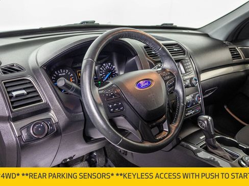 Used 2019 Ford Explorer XLT image 5