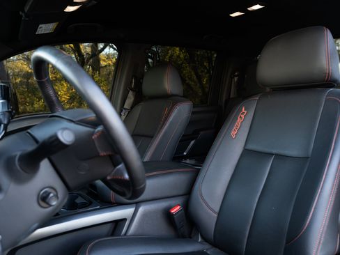 Used 2023 Nissan Titan PRO-4X w/ Pro-4x Convenience Package image 18