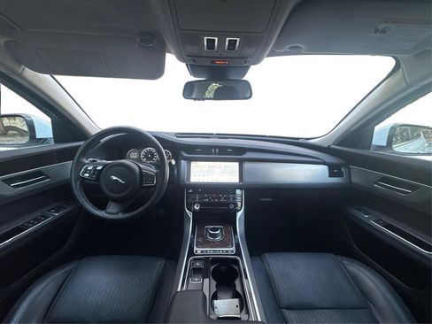 Used 2017 Jaguar XF Prestige image 16