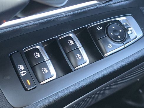 Used 2024 Kia Telluride LX image 11