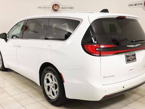 Used 2024 Chrysler Pacifica Limited FWD image 4