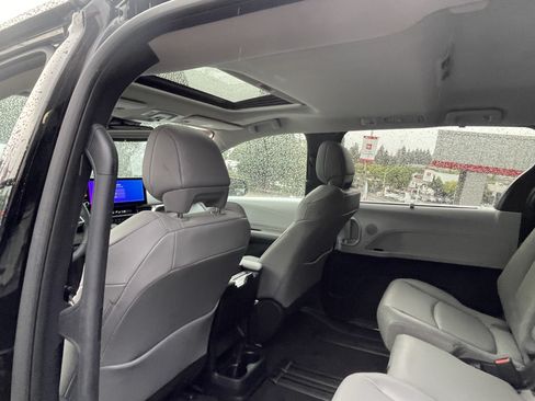 Certified 2026 Toyota Sienna XLE FWD image 16