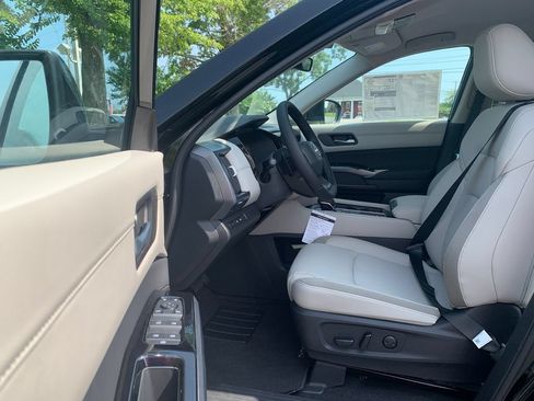 New 2026 Nissan Pathfinder SL FWD image 19