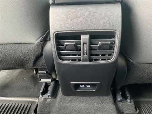 Used 2024 Toyota Corolla Cross SE image 31