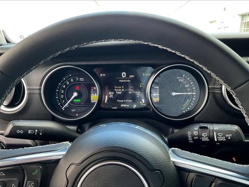 Used 2023 Jeep Wrangler Unlimited Sahara w/ Cold Weather Group AWD/4WD image 15