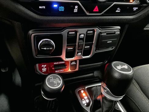 Used 2024 Jeep Wrangler Unlimited AWD/4WD image 26