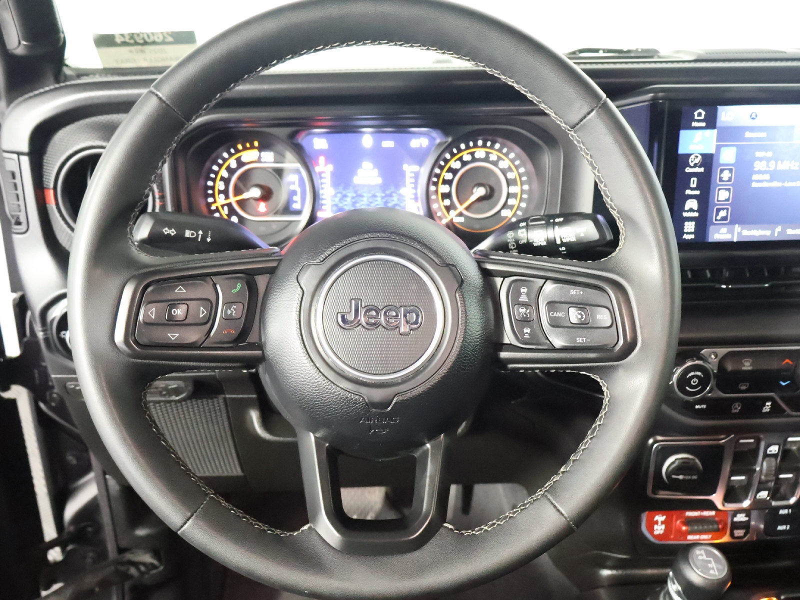 Used 2025 Jeep Wrangler Unlimited Rubicon AWD/4WD image 25