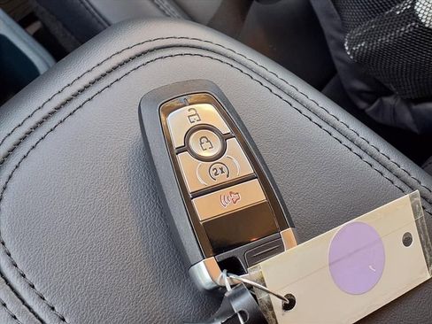 New 2025 Ford Maverick Lariat w/ Black Appearance Package image 11