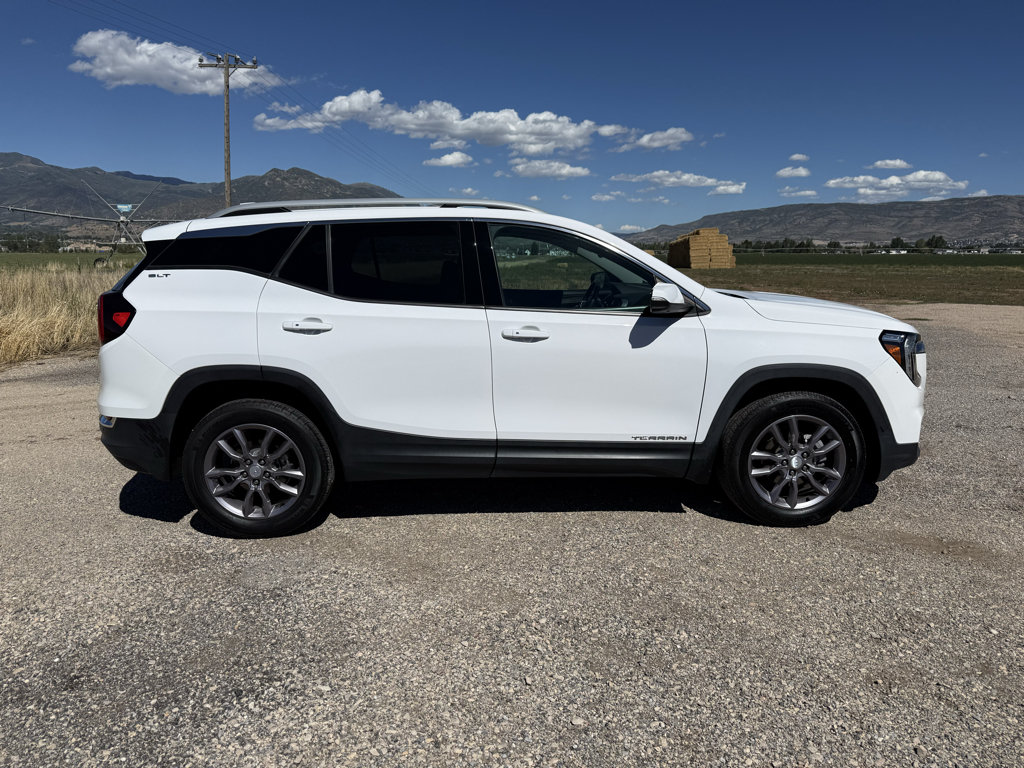 Used 2022 GMC Terrain SLT w/ Tech Package AWD/4WD image 8