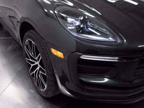 Certified 2025 Porsche Macan image 12