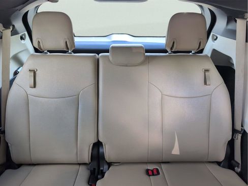Used 2024 Toyota Sienna XLE FWD image 32