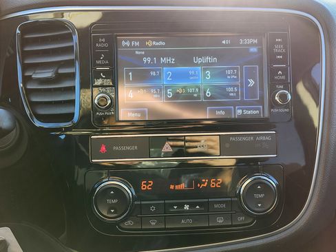 Used 2019 Mitsubishi Outlander ES image 21