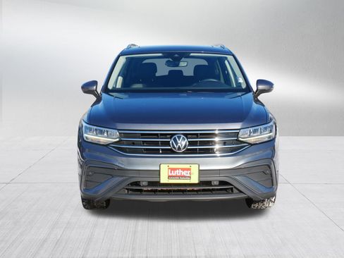 Used 2022 Volkswagen Tiguan SE image 2