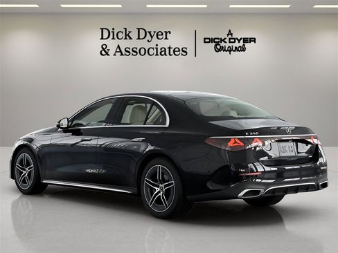 Used 2025 Mercedes-Benz E 350 Sedan image 19