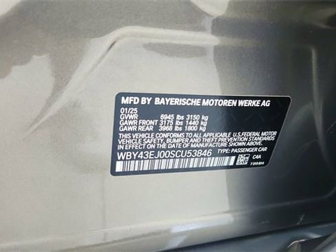 Used 2025 BMW i7 eDrive50 image 65