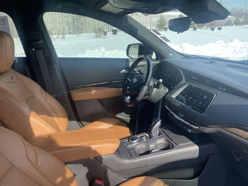 Used 2022 Cadillac XT4 Premium Luxury w/ Enhanced Visibility Package image 40