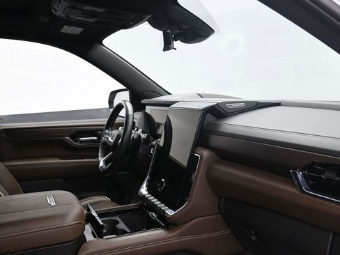 Used 2025 GMC Yukon Denali Ultimate image 13