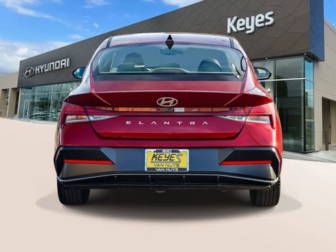 Certified 2025 Hyundai Elantra SEL image 6
