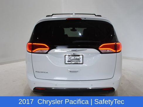 Used 2017 Chrysler Pacifica Touring-L FWD image 5